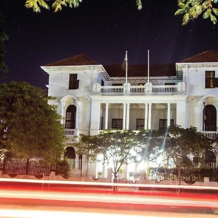 Bulawayo Club Hotel Bagian luar foto
