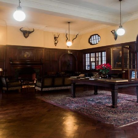 Bulawayo Club Hotel Bagian luar foto