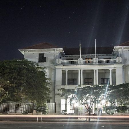 Bulawayo Club Hotel Bagian luar foto
