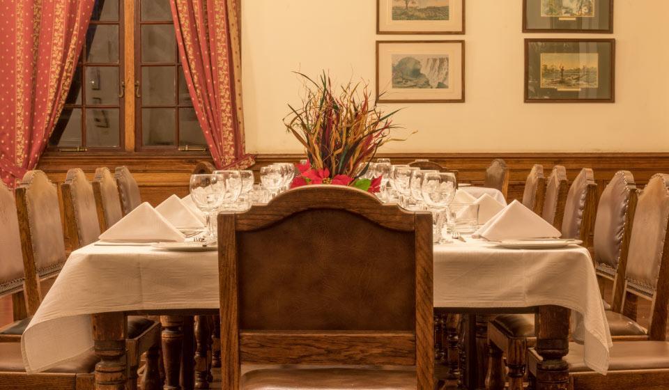 Bulawayo Club Hotel Bagian luar foto