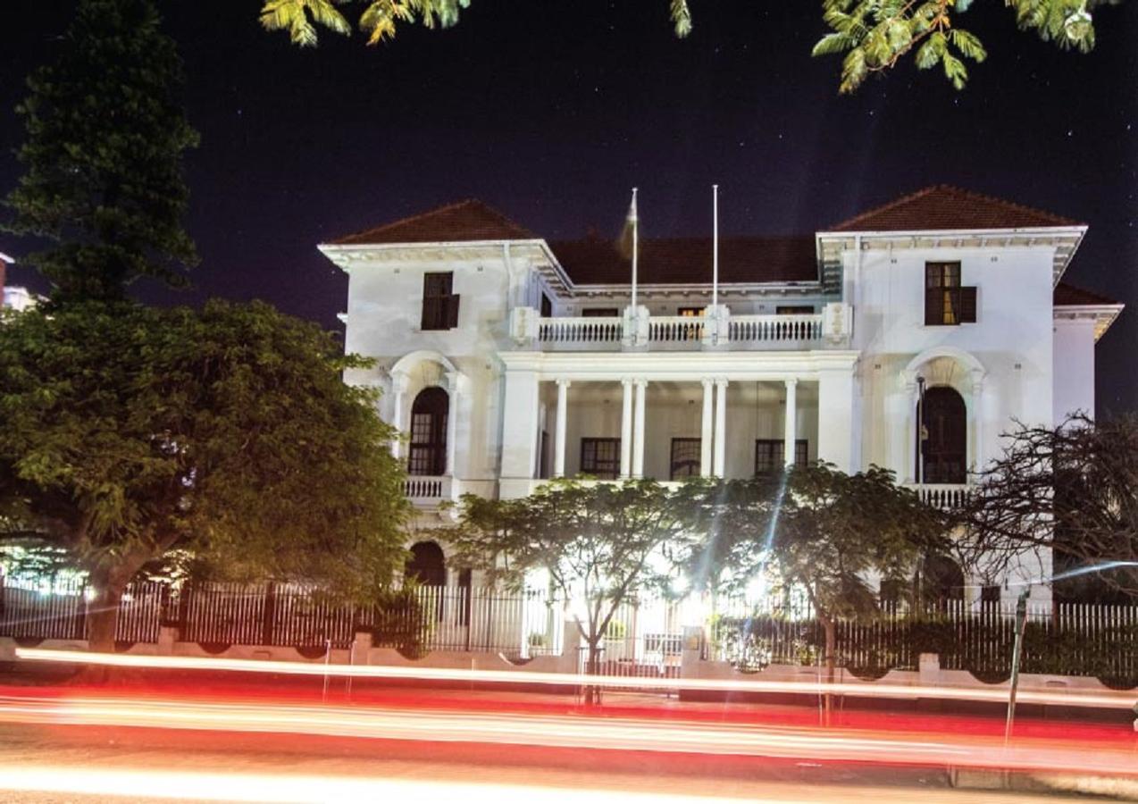 Bulawayo Club Hotel Bagian luar foto
